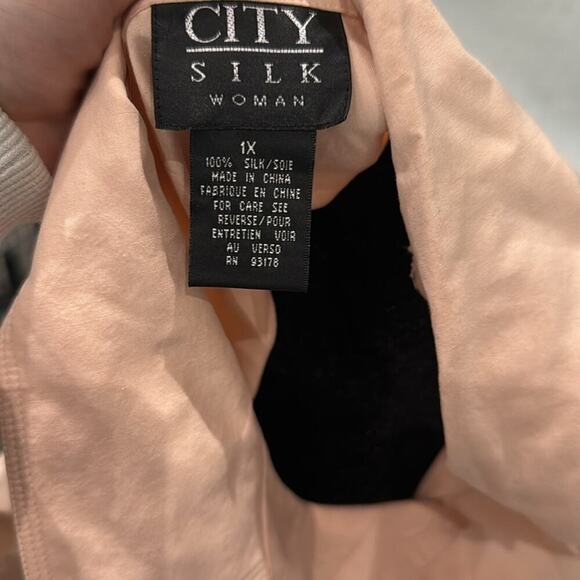 100 % silk Peach Button-Up Short Sleeve Shirt - Picture 3 of 3